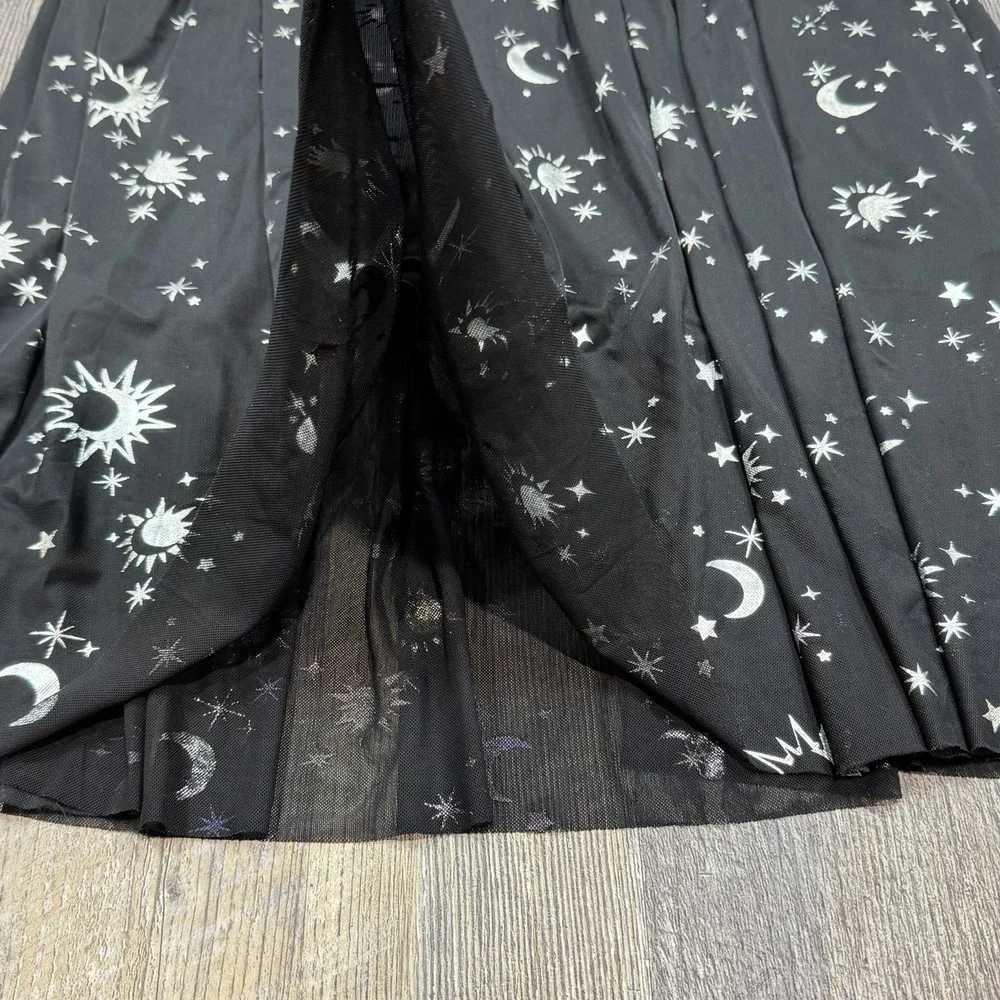 Hot Topic Women's Black‎ Celestial Pleated Midi Skirt Sun Moon Stars Size Small